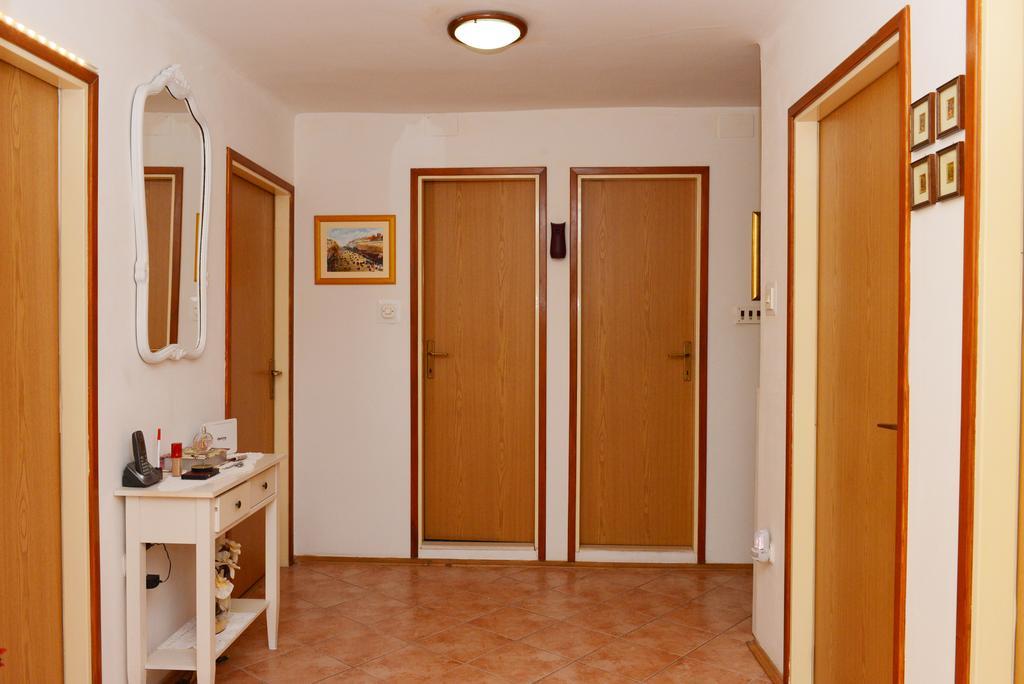 Private Room In The Center Of Split Room photo